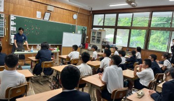 Visit Tokunoshima school