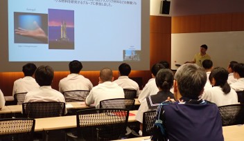Hokuzan High School Students Visited OIST